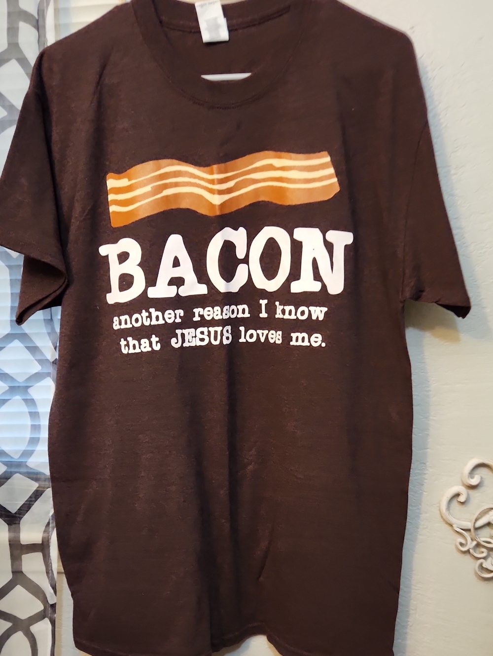 Gildan Brown Men's T-Shirt with Bacon Graphic